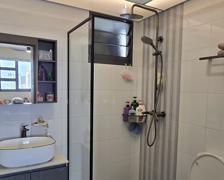 464B Clementi Avenue 1 HDB Flat For Sale at S$ 1,280,000 | PropertyGuru Singapore - Common Bathroom