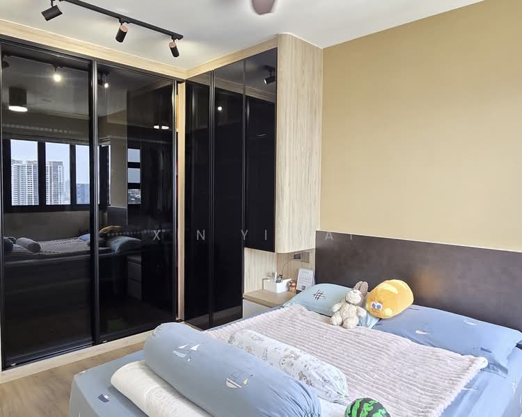 464B Clementi Avenue 1 HDB Flat For Sale at S$ 1,280,000 | PropertyGuru Singapore - Master Bedroom