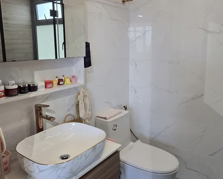 464B Clementi Avenue 1 HDB Flat For Sale at S$ 1,280,000 | PropertyGuru Singapore - Master Bathroom