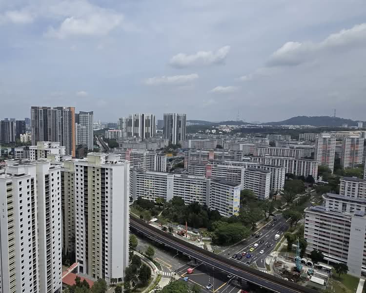 464B Clementi Avenue 1 HDB Flat For Sale at S$ 1,280,000 | PropertyGuru Singapore - View From Living