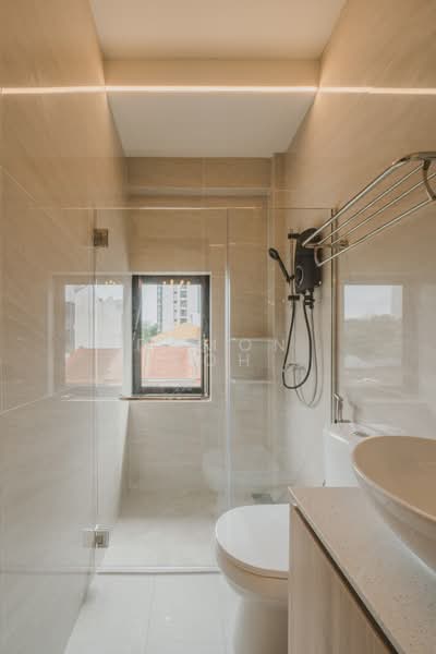 Freehold Co-Living Investment | 6 Ensuite Rooms | Fully Renovated | High Rental Yield Walk-up Apartment For Sale at S$ 1,840,000 | PropertyGuru Singapore - Bathroom