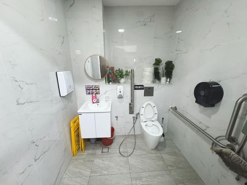 Beautifully Fitted F&B Shophouse 2.5 Storeys at Syed Alwi Road, Farrer Park / Serangoon Rd, 2,440 sqft, Shop / Shophouse For Rent, by Wilbert Lim, 500071131 - Bathroom - CommercialGuru.com.sg