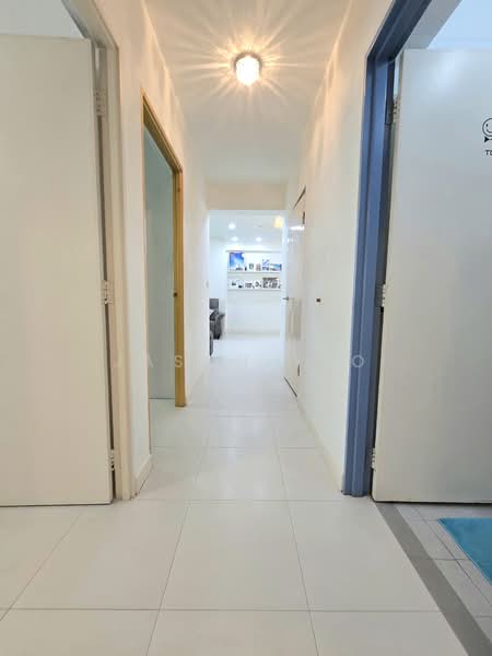 315C Yishun Avenue 9 HDB Flat For Sale at S$ 680,000 | PropertyGuru Singapore - Corridor