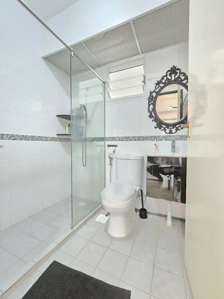 315C Yishun Avenue 9 HDB Flat For Sale at S$ 680,000 | PropertyGuru Singapore - Bathroom