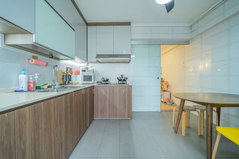 795 Woodlands Drive 72 HDB Flat For Sale at S$ 688,000 | PropertyGuru Singapore - Kitchen