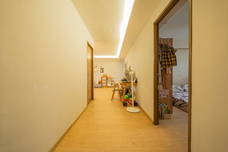 795 Woodlands Drive 72 HDB Flat For Sale at S$ 688,000 | PropertyGuru Singapore - Corridor