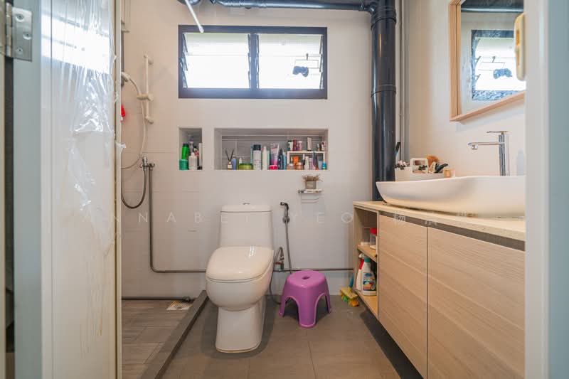 795 Woodlands Drive 72 HDB Flat For Sale at S$ 688,000 | PropertyGuru Singapore - Bathroom