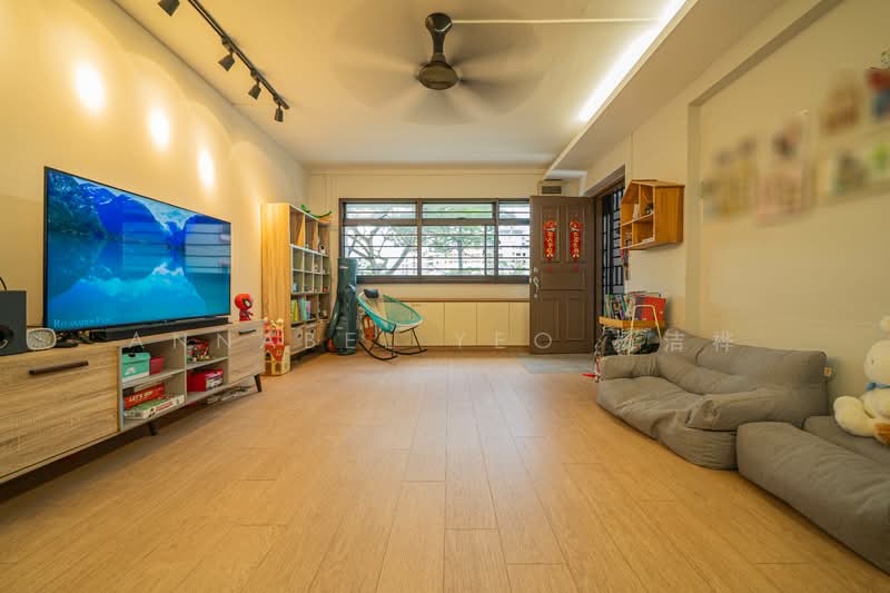 795 Woodlands Drive 72 HDB Flat For Sale at S$ 688,000 | PropertyGuru Singapore - Living Room