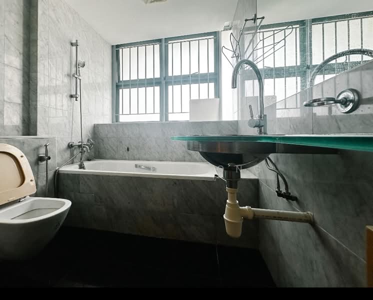 Tanamera Crest, 10 Pari Dedap Walk, 3 Bedrooms, 1,162 sqft, Condominium For Rent, by Freddy Ong, 500071140 - Bathroom - PropertyGuru.com.sg