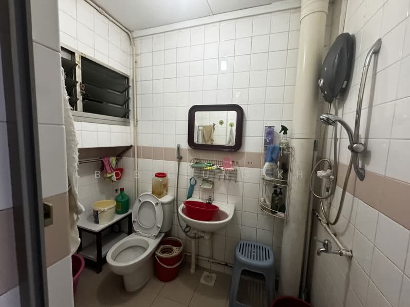 450C Tampines Street 42, 450C Tampines Street 42, Room Rental, 120 sqft, HDB Flat For Rent, by Bob Leung KH, 500071141 - Bathroom - PropertyGuru.com.sg