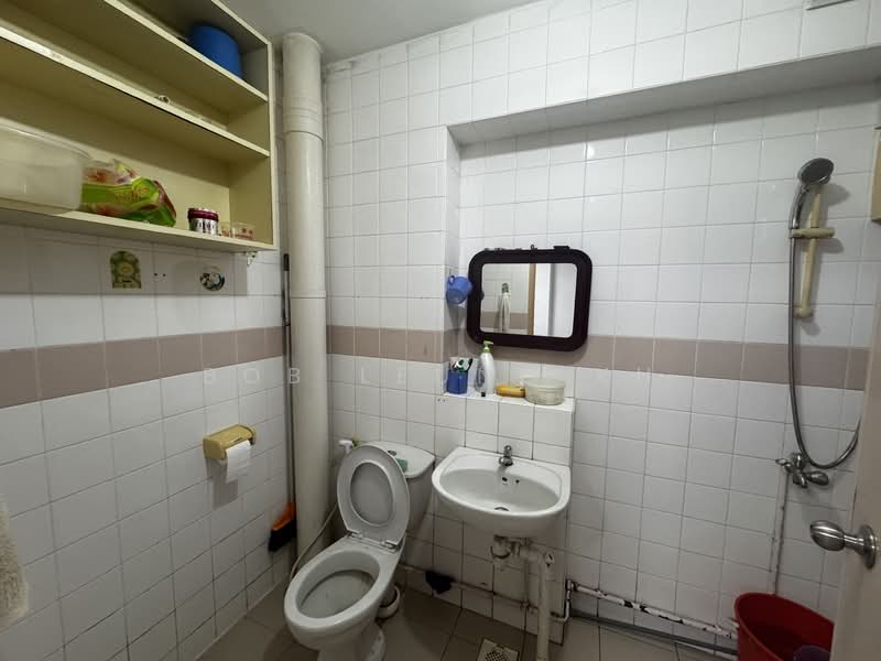 450C Tampines Street 42, 450C Tampines Street 42, Room Rental, 120 sqft, HDB Flat For Rent, by Bob Leung KH, 500071141 - Bathroom - PropertyGuru.com.sg