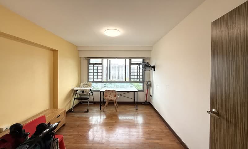 272C Punggol Walk HDB Flat For Sale at S$ 850,000 | PropertyGuru Singapore - Living Room