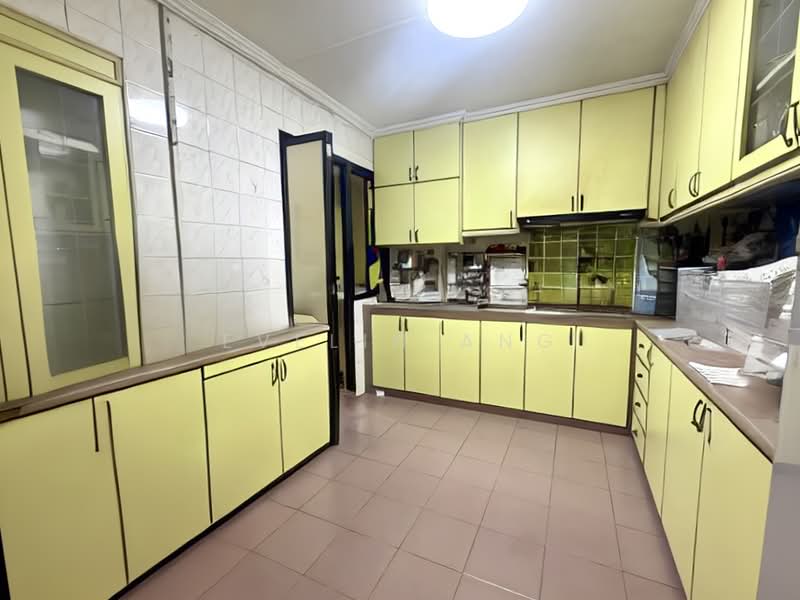 750 Woodlands Avenue 4 HDB Flat For Sale at S$ 690,000 | PropertyGuru Singapore - Kitchen