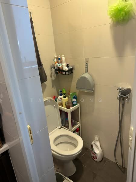 Waterbank at Dakota Condominium For Sale at S$ 2,800,000 | PropertyGuru Singapore - Bathroom
