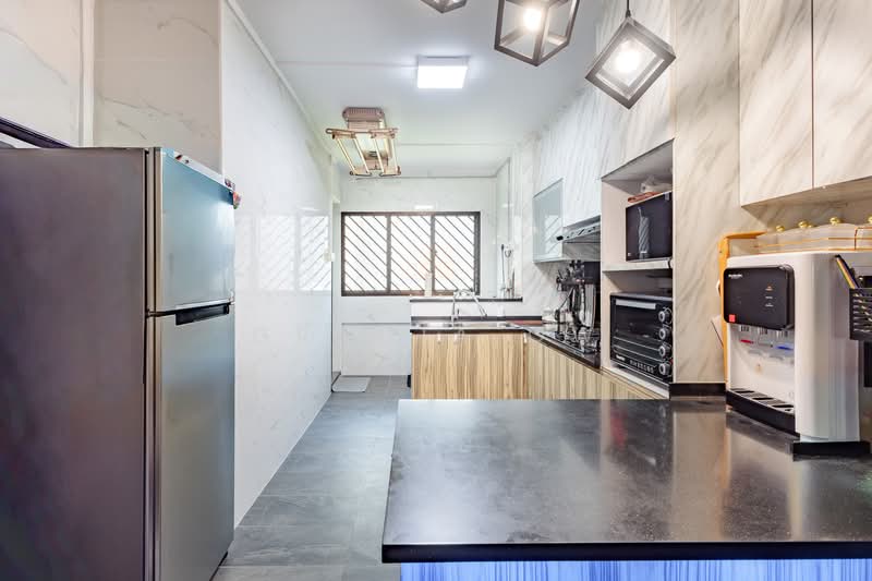 206 Bukit Batok Street 21 HDB Flat For Sale at S$ 460,000 | PropertyGuru Singapore - Kitchen