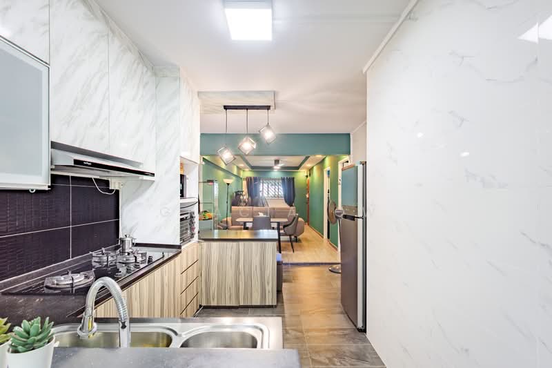 206 Bukit Batok Street 21 HDB Flat For Sale at S$ 460,000 | PropertyGuru Singapore - Kitchen