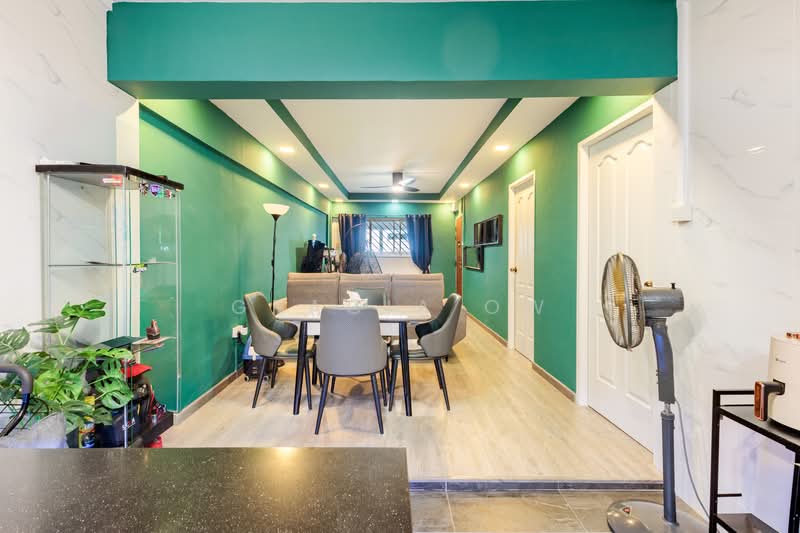 206 Bukit Batok Street 21 HDB Flat For Sale at S$ 460,000 | PropertyGuru Singapore - Living Room