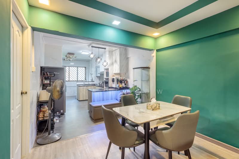 206 Bukit Batok Street 21 HDB Flat For Sale at S$ 460,000 | PropertyGuru Singapore - Kitchen