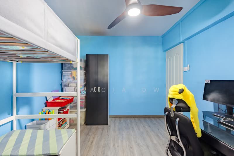 206 Bukit Batok Street 21 HDB Flat For Sale at S$ 460,000 | PropertyGuru Singapore - Bedroom