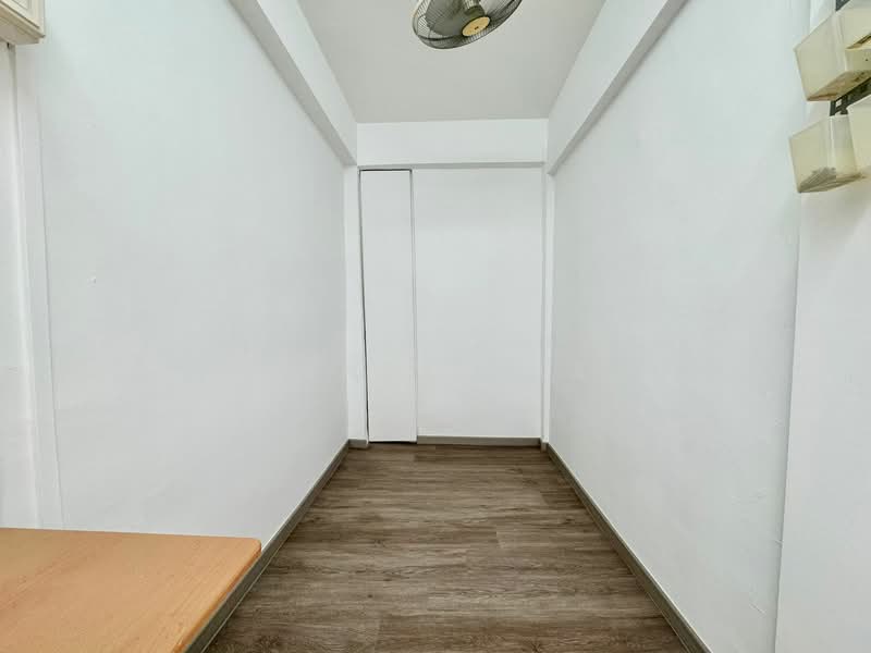 406 Tampines Street 41, 406 Tampines Street 41, 3 Bedrooms, 957 sqft, HDB Flat For Rent, by Anne Chia, 500071190 - Corridor - PropertyGuru.com.sg