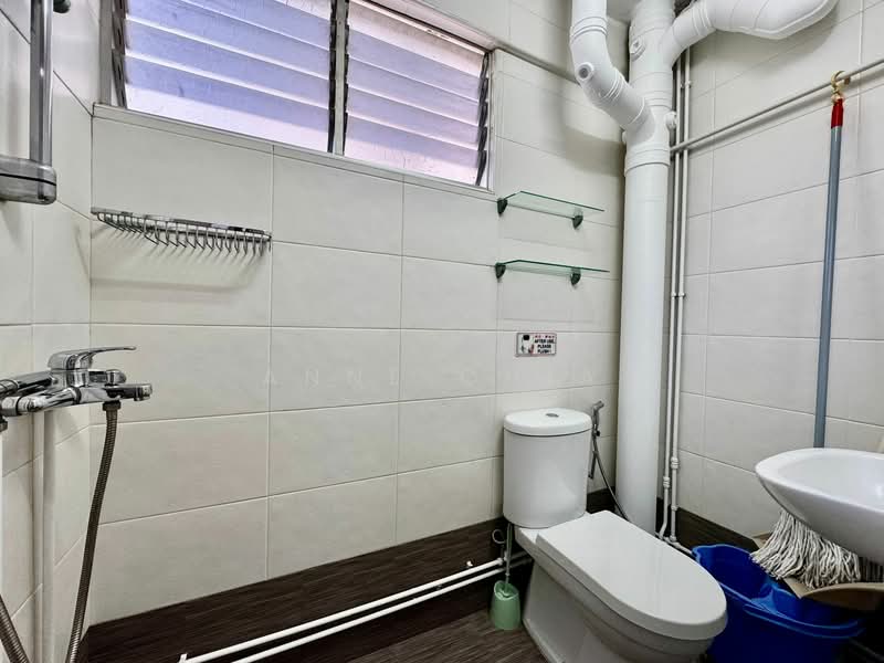 406 Tampines Street 41, 406 Tampines Street 41, 3 Bedrooms, 957 sqft, HDB Flat For Rent, by Anne Chia, 500071190 - Bathroom - PropertyGuru.com.sg