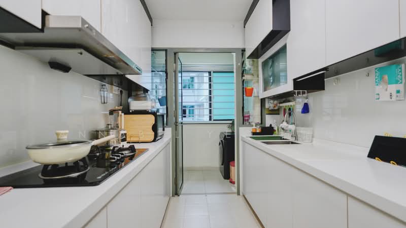 678B Punggol Drive HDB Flat For Sale at S$ 749,888 | PropertyGuru Singapore - Kitchen
