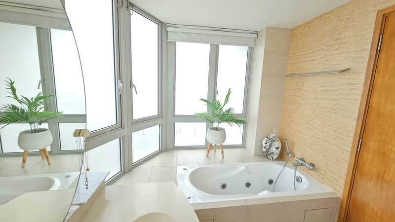 Clover By The Park Condominium For Sale at S$ 3,599,999 | PropertyGuru Singapore - Master Bathroom