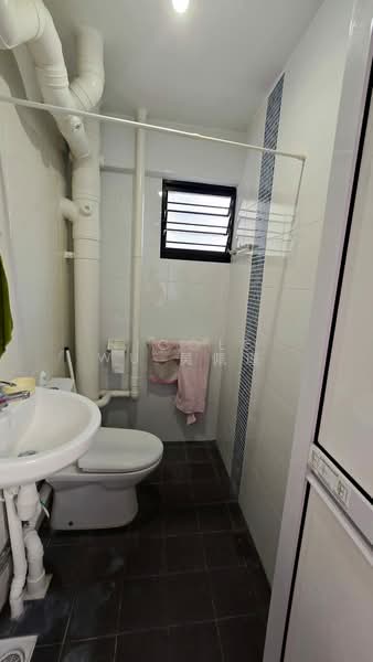153 Serangoon North Avenue 1 HDB Flat For Sale at S$ 458,990 | PropertyGuru Singapore - Bathroom