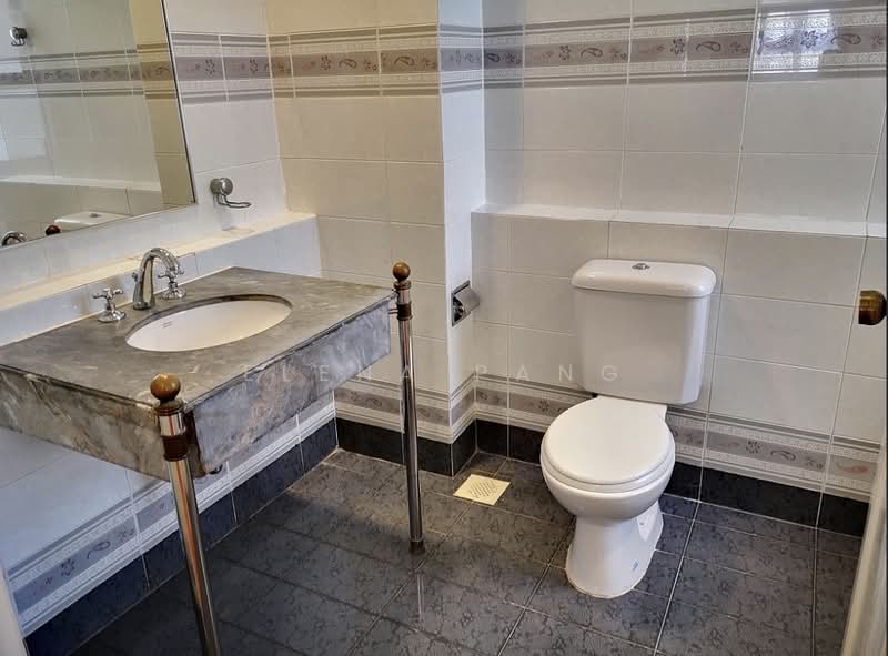 Leonie Condotel, 2 Leonie Hill Road, 4 Bedrooms, 2,568 sqft, Condominium For Rent, by Elena Pang, 500071203 - Bathroom - PropertyGuru.com.sg