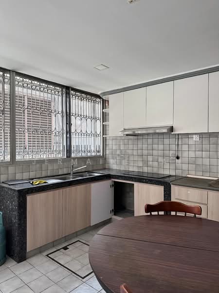52 Jago Close, , Room Rental, 120 sqft, Terraced House For Rent, by Jermaine Tan, 500071211 - Kitchen - PropertyGuru.com.sg