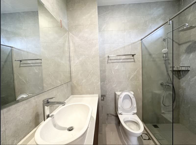 Orange Regency, 101 Fernhill Road, 4 Bedrooms, 2,433 sqft, Apartment For Rent, by Elena Pang, 500071216 - Bathroom - PropertyGuru.com.sg