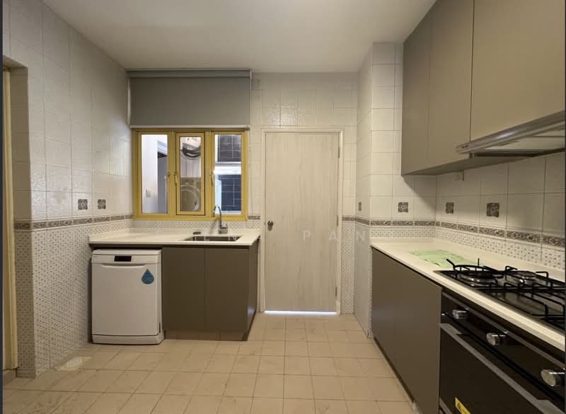 Orange Regency, 101 Fernhill Road, 4 Bedrooms, 2,433 sqft, Apartment For Rent, by Elena Pang, 500071216 - Kitchen - PropertyGuru.com.sg
