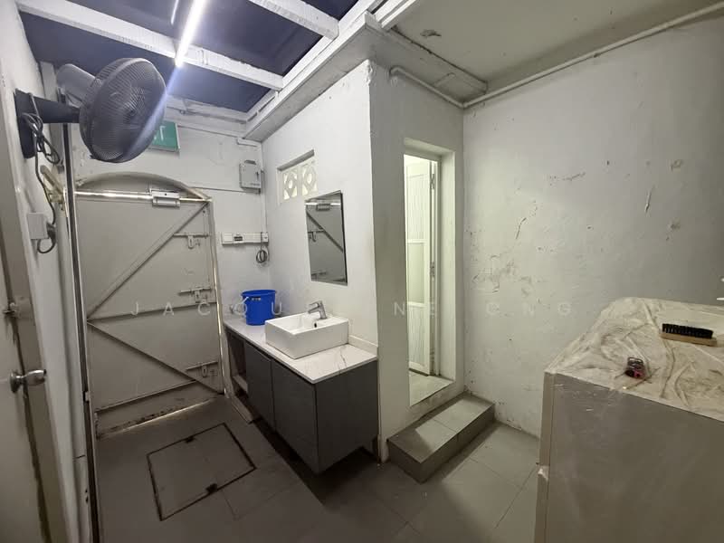 Sims Ave, Sims Ave, Eunos / Geylang / Paya Lebar, 1,227 sqft, Shop / Shophouse For Sale, by Jacqueline Ong, 500071219 - Bathroom - CommercialGuru.com.sg