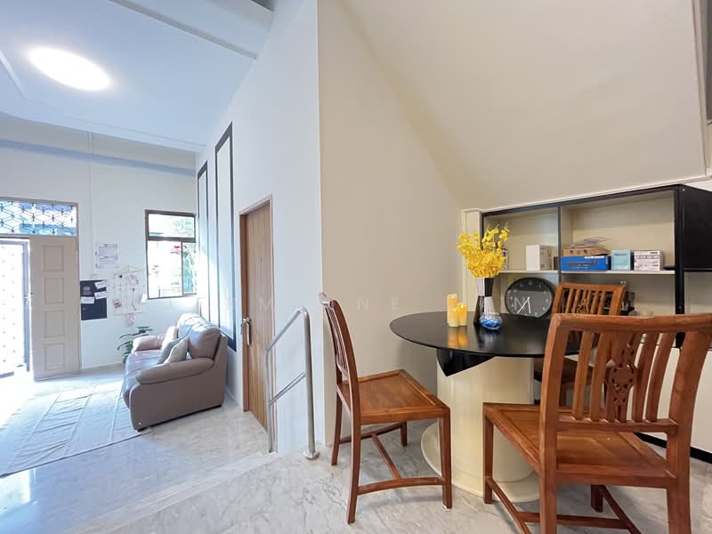 108 LANGSAT ROAD, , Room Rental, 100 sqft, Terraced House For Rent, by Jermaine Tan, 500071220 - Living Room - PropertyGuru.com.sg