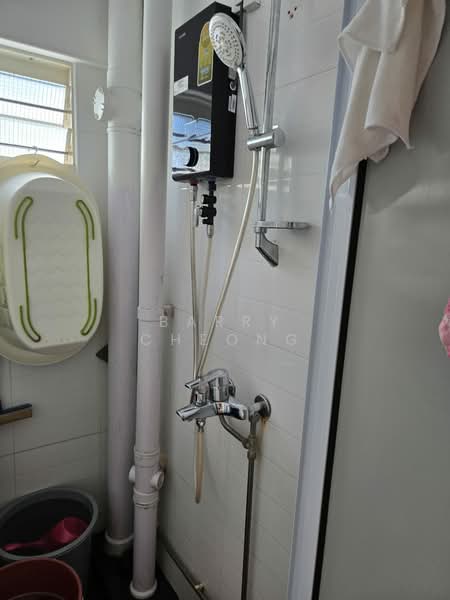 34 Whampoa West, 34 Whampoa West, Room Rental, 100 sqft, HDB Flat For Rent, by Barry Cheong, 500071227 - Bathroom - PropertyGuru.com.sg