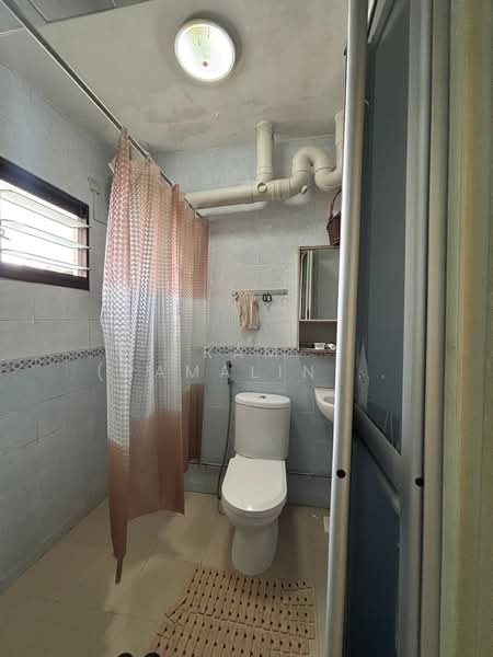 501A Wellington Circle, 501A Wellington Circle, 3 Bedrooms, 968 sqft, HDB Flat For Rent, by Ram (Ramalingam), 500071229 - Bathroom - PropertyGuru.com.sg