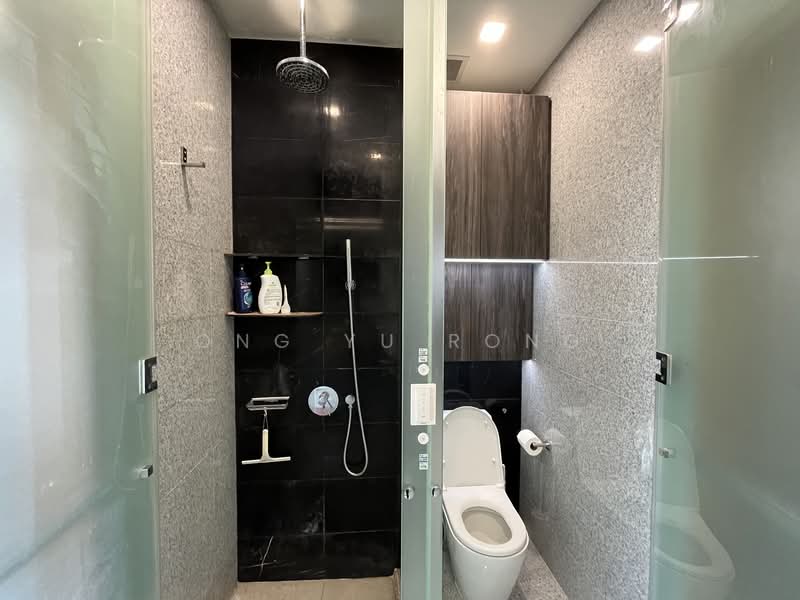 Watertown, 65 Punggol Central, 2 Bedrooms, 581 sqft, Condominium For Rent, by Ong Yu Rong, 500071232 - Bathroom - PropertyGuru.com.sg