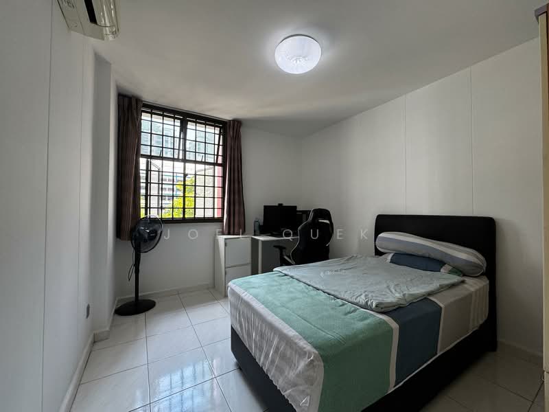 357C Admiralty Drive HDB Flat For Sale at S$ 638,888 | PropertyGuru Singapore - Common bedroom 1
