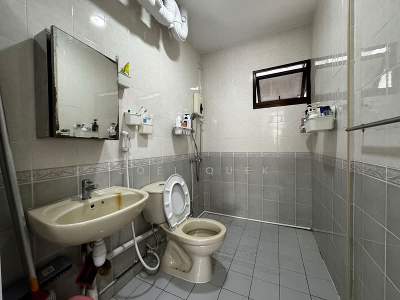 357C Admiralty Drive HDB Flat For Sale at S$ 638,888 | PropertyGuru Singapore - Common Washroom