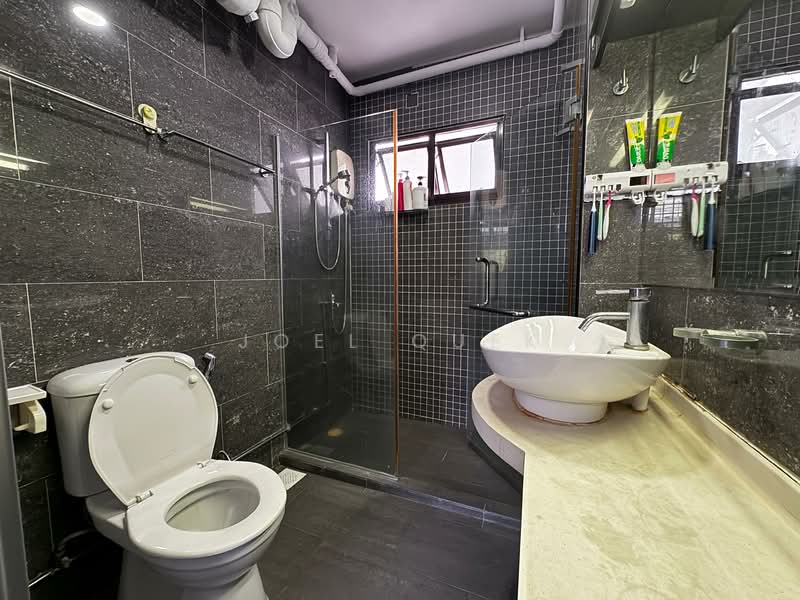 357C Admiralty Drive HDB Flat For Sale at S$ 638,888 | PropertyGuru Singapore - Master Bathroom