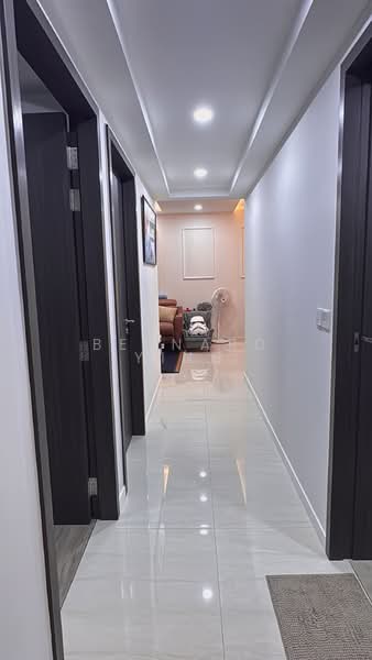 Riverfront Residences Condominium For Sale at S$ 2,210,000 | PropertyGuru Singapore - Corridor