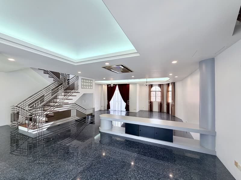 Large Freehold Semi-Detached in Sennett Avenue Semi-Detached House For Sale at S$ 11,000,000 | PropertyGuru Singapore - Living Room