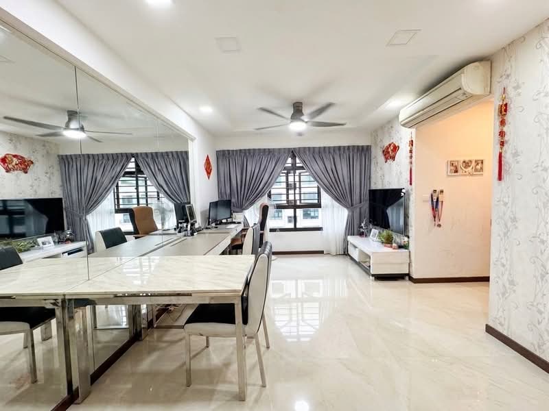 508A Yishun Avenue 4 HDB Flat For Sale at S$ 549,000 | PropertyGuru Singapore - Living Room