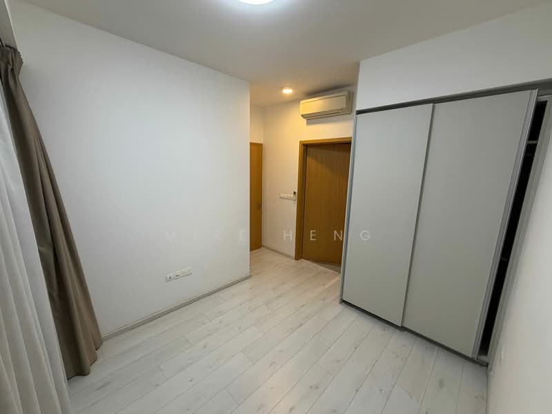 The Glades, 18 Bedok Rise, 2 Bedrooms, 721 sqft, Condominium For Rent, by Mike Heng, 500071269 - Master Bedroom - PropertyGuru.com.sg