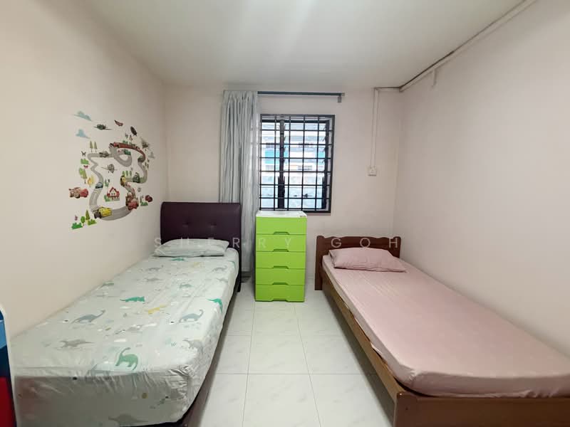 307 Bukit Batok Street 31 HDB Flat For Sale at S$ 428,000 | PropertyGuru Singapore - Bedroom