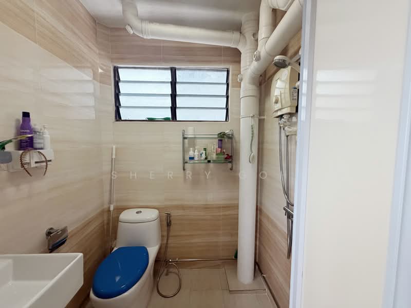 307 Bukit Batok Street 31 HDB Flat For Sale at S$ 428,000 | PropertyGuru Singapore - Bathroom