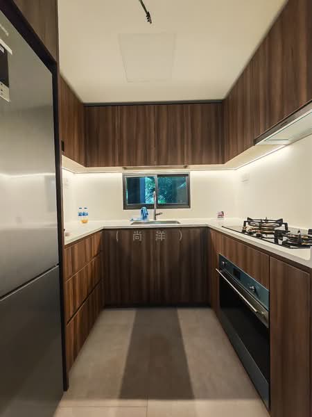 Lentor Modern Condominium For Sale at S$ 2,200,000 | PropertyGuru Singapore - Enclosed Kitchen with window