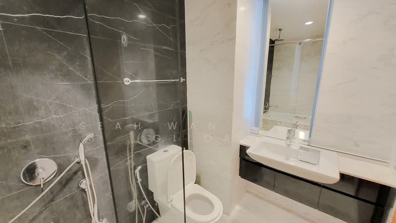 Centro Residences Condominium For Sale at S$ 2,826,250 | PropertyGuru Singapore - Bathroom