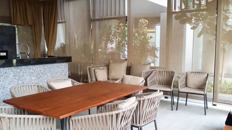 Centro Residences Condominium For Sale at S$ 2,826,250 | PropertyGuru Singapore - Dining Room