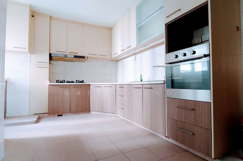 723 Bedok Reservoir Road HDB Flat For Sale at S$ 718,000 | PropertyGuru Singapore - Kitchen
